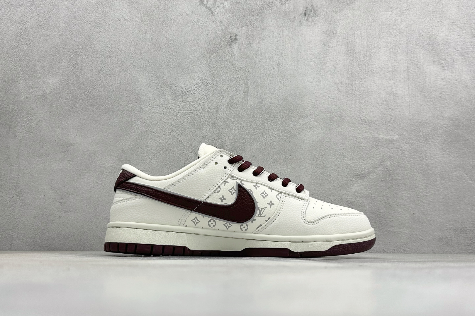 Nike SB Dunk Low ”LV联名“——白酒红” 高端定制 低帮休闲板鞋 YF9511-917 Nike SB Dunk Low ”LV联名“——白酒红” 高端定制 低帮休闲板鞋 YF9511-917