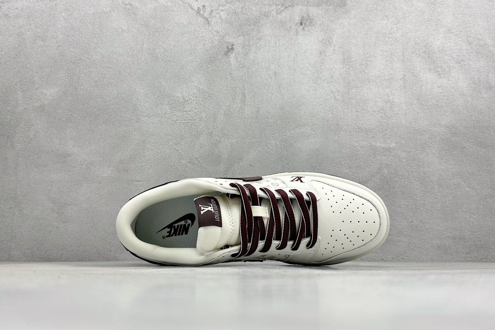 Nike SB Dunk Low ”LV联名“——白酒红” 高端定制 低帮休闲板鞋 YF9511-917 Nike SB Dunk Low ”LV联名“——白酒红” 高端定制 低帮休闲板鞋 YF9511-917