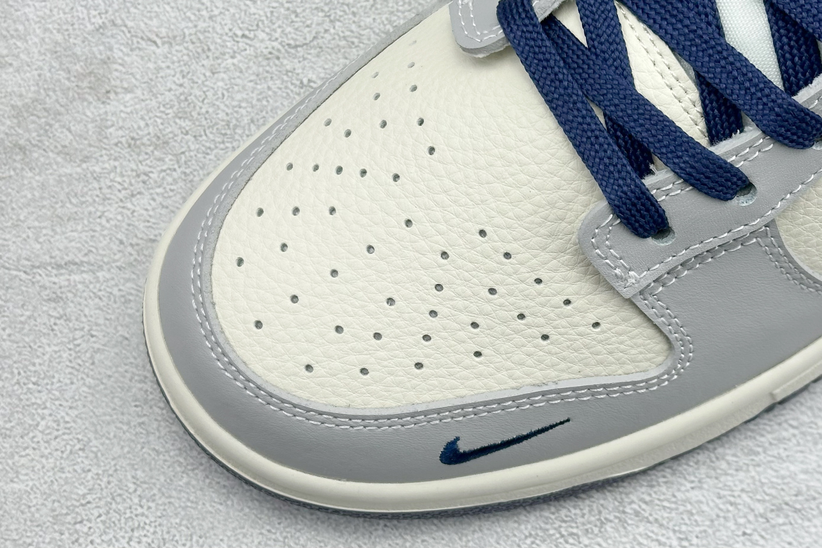 Nike SB Dunk Low“ 北面联名—米灰黑拼接” 周年高端定制 低帮休闲板鞋 MN1688-109