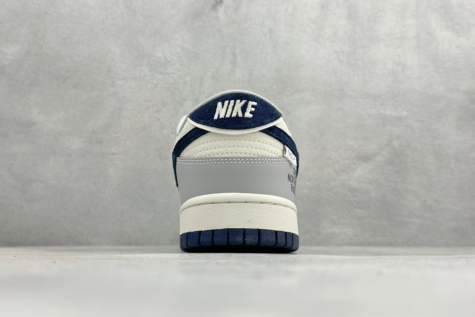 Nike SB Dunk Low“ 北面联名—米灰黑拼接” 周年高端定制 低帮休闲板鞋 MN1688-109