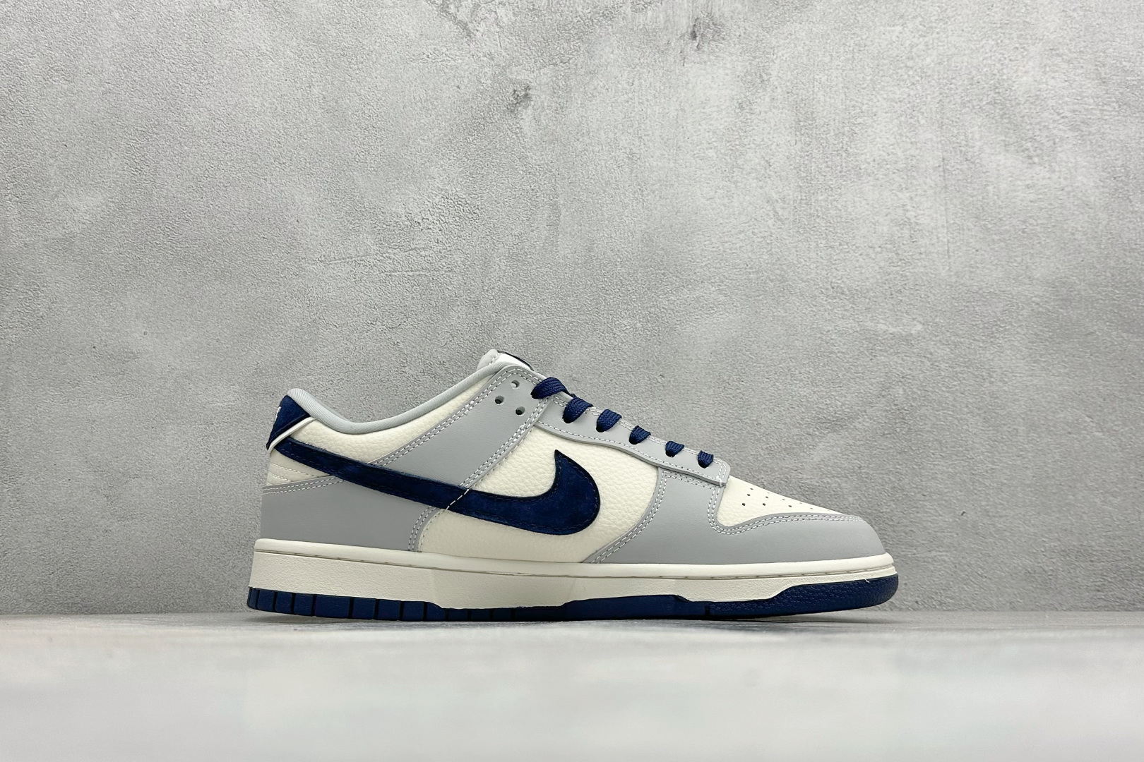 Nike SB Dunk Low“ 北面联名—米灰黑拼接” 周年高端定制 低帮休闲板鞋 MN1688-109