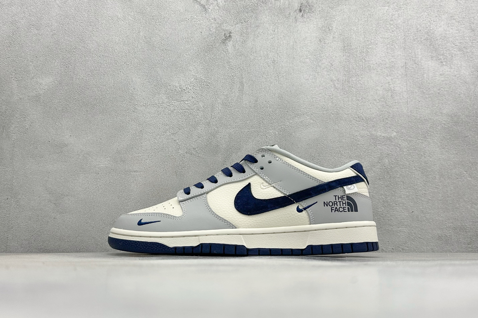 Nike SB Dunk Low“ 北面联名—米灰黑拼接” 周年高端定制 低帮休闲板鞋 MN1688-109