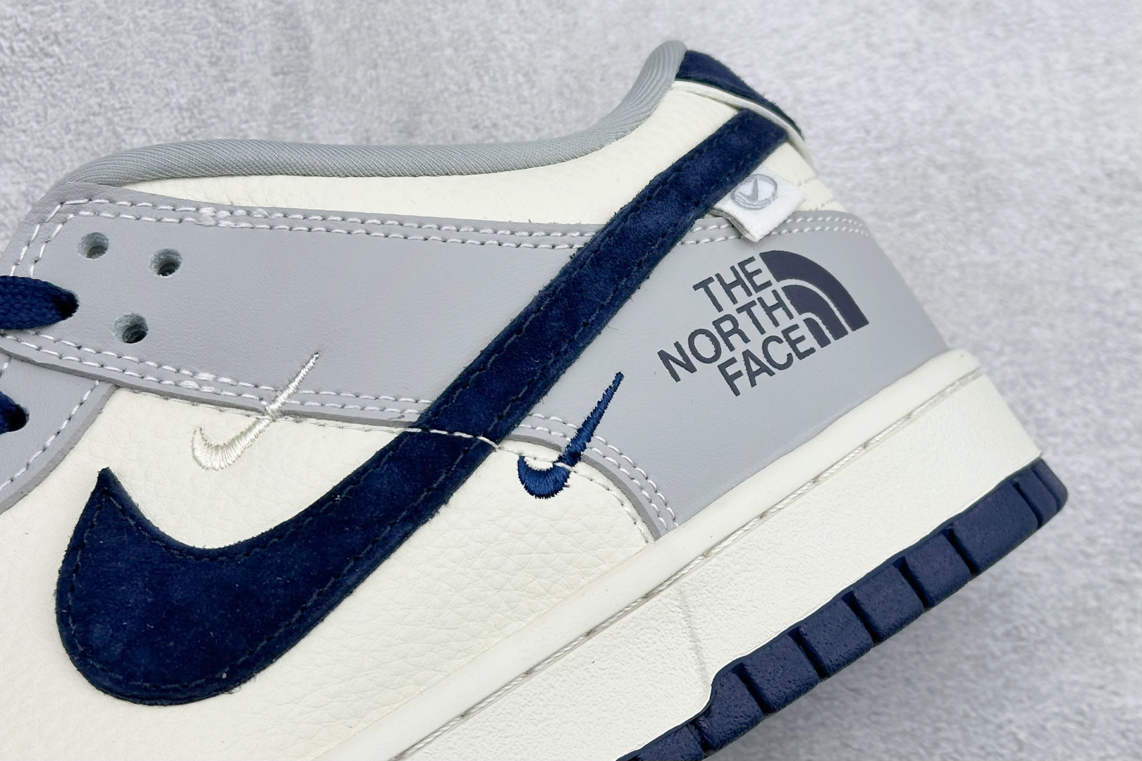Nike SB Dunk Low“ 北面联名—米灰黑拼接” 周年高端定制 低帮休闲板鞋 MN1688-109