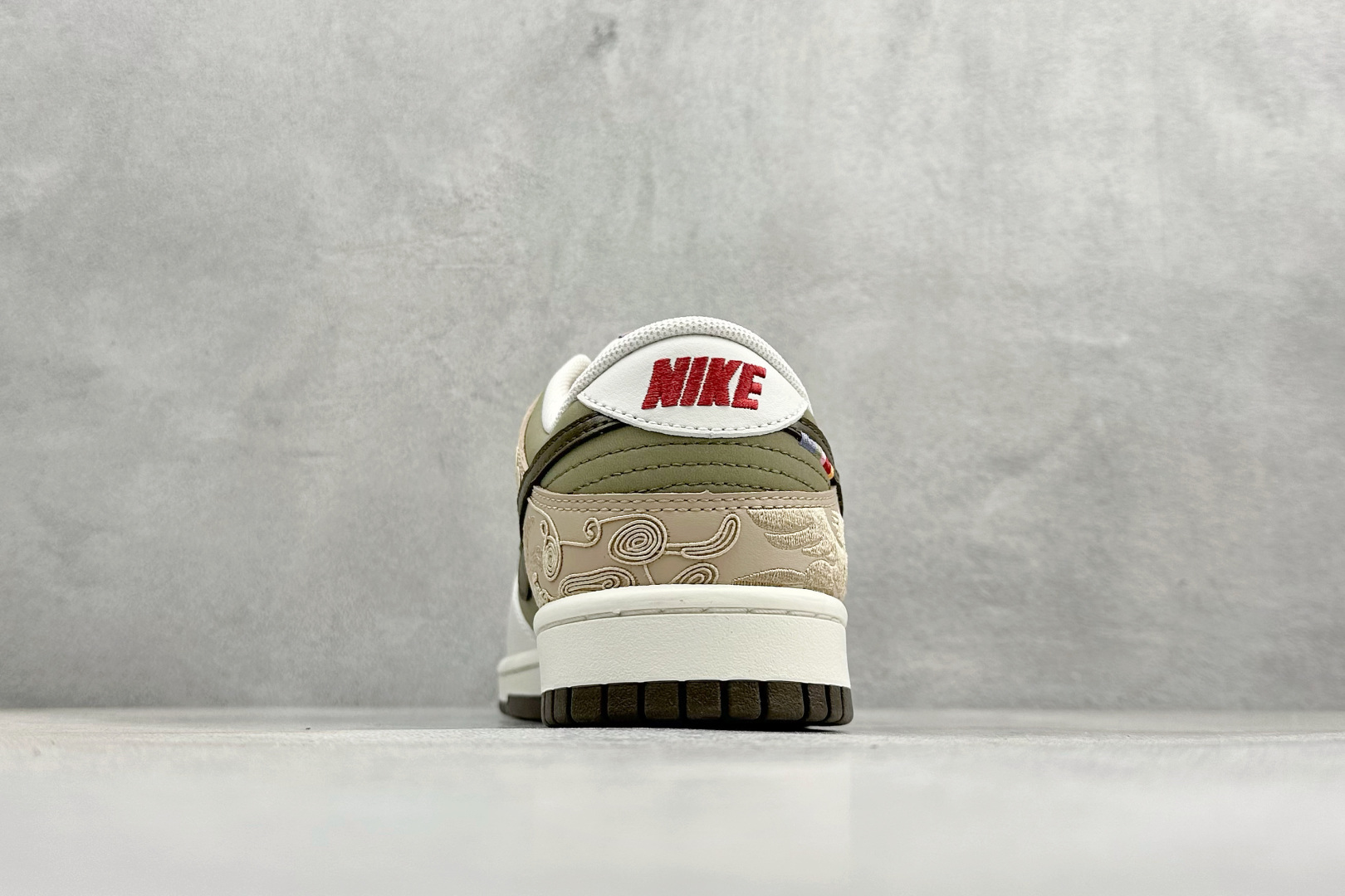 Nike SB Dunk Low“ 马年限定”周年高端定制 低帮休闲板鞋 IQ1118-220