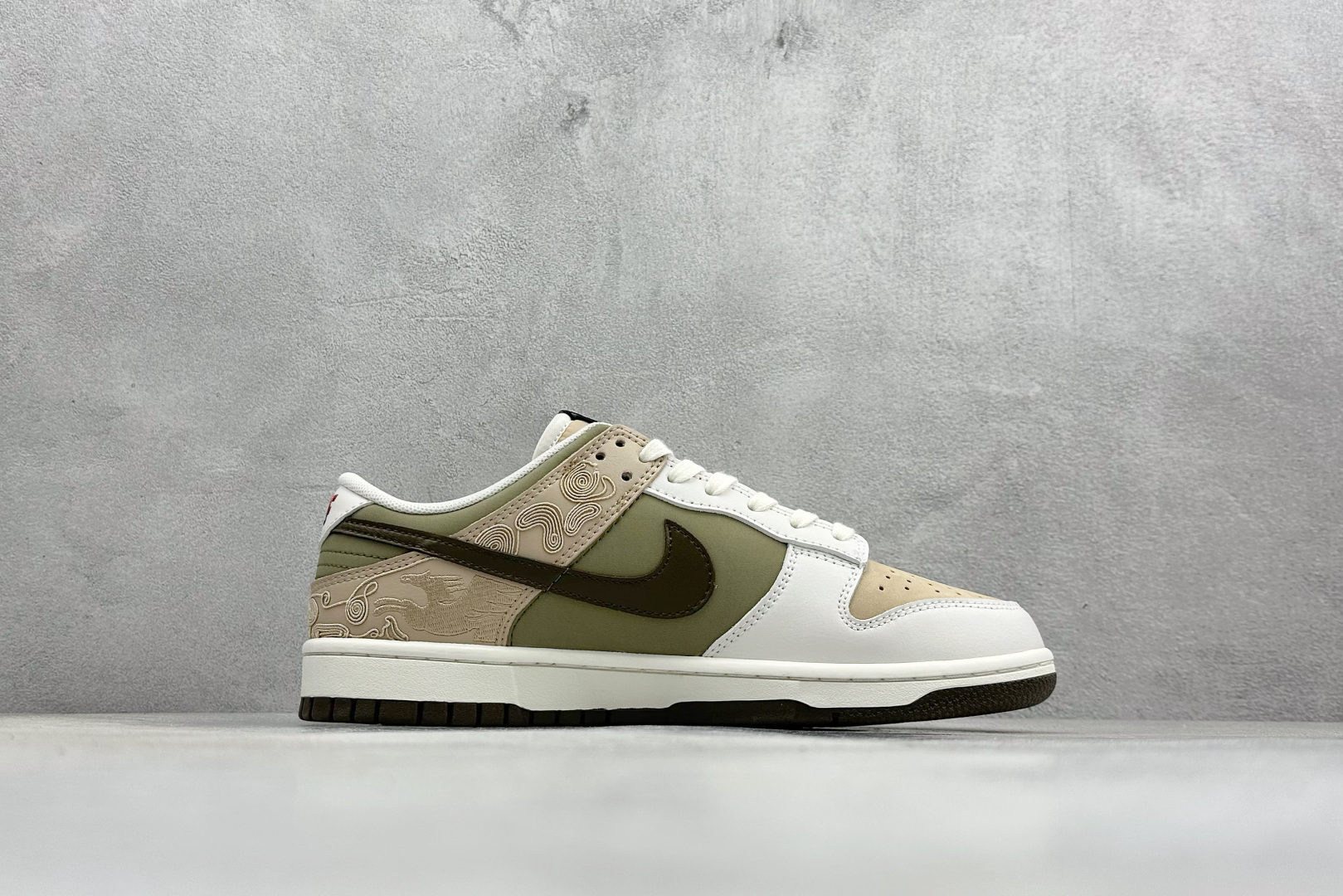 Nike SB Dunk Low“ 马年限定”周年高端定制 低帮休闲板鞋 IQ1118-220