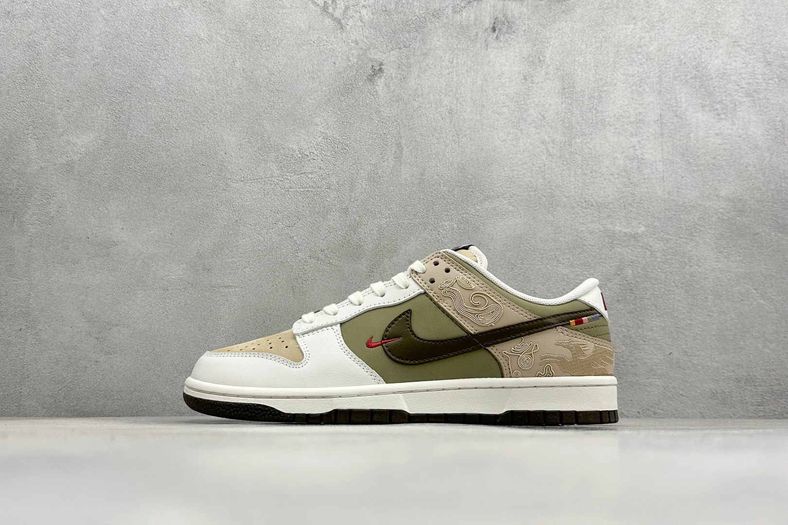 Nike SB Dunk Low“ 马年限定”周年高端定制 低帮休闲板鞋 IQ1118-220