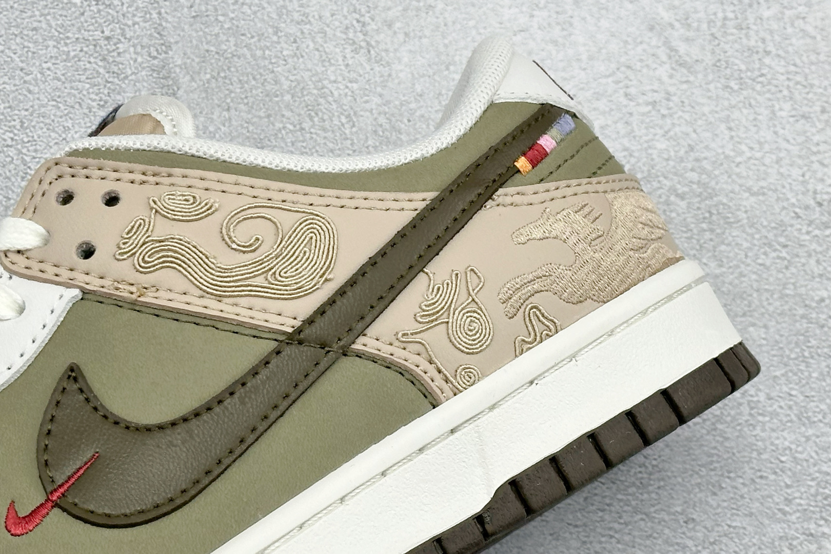 Nike SB Dunk Low“ 马年限定”周年高端定制 低帮休闲板鞋 IQ1118-220