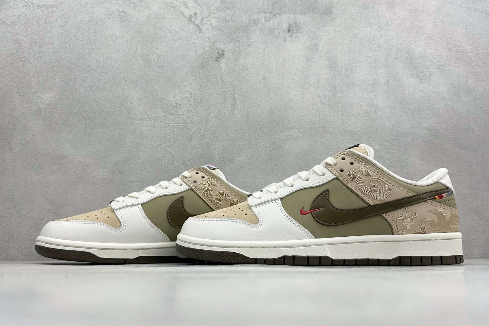 Nike SB Dunk Low“ 马年限定”周年高端定制 低帮休闲板鞋 IQ1118-220