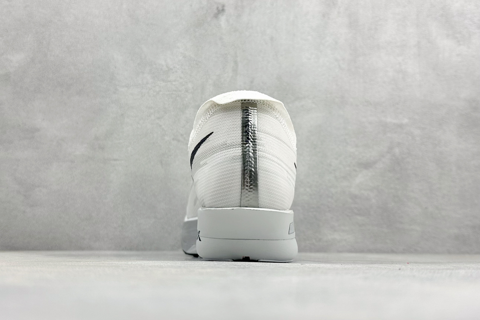 F版Nike Zoomx Streakfly 2 低帮跑步鞋 超薄针织鞋面 柔软缓震 耐克马拉松跑鞋 HF6416-100