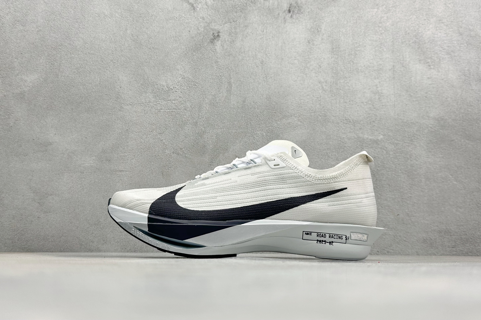 F版Nike Zoomx Streakfly 2 低帮跑步鞋 超薄针织鞋面 柔软缓震 耐克马拉松跑鞋 HF6416-100