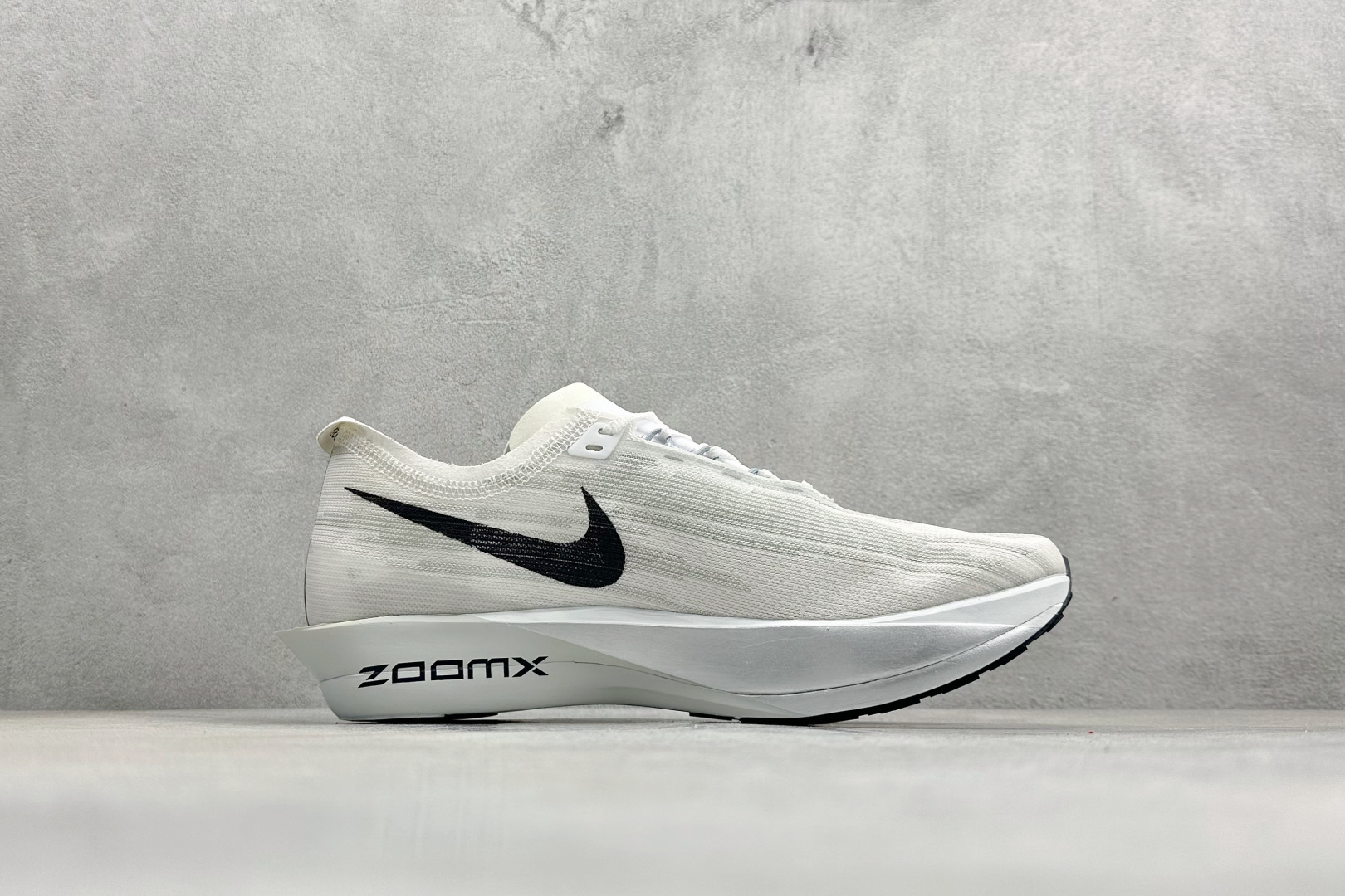 F版Nike Zoomx Streakfly 2 低帮跑步鞋 超薄针织鞋面 柔软缓震 耐克马拉松跑鞋 HF6416-100