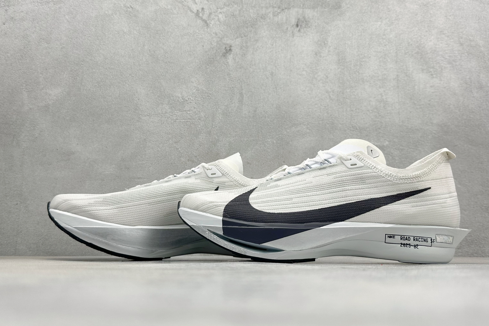 F版Nike Zoomx Streakfly 2 低帮跑步鞋 超薄针织鞋面 柔软缓震 耐克马拉松跑鞋 HF6416-100
