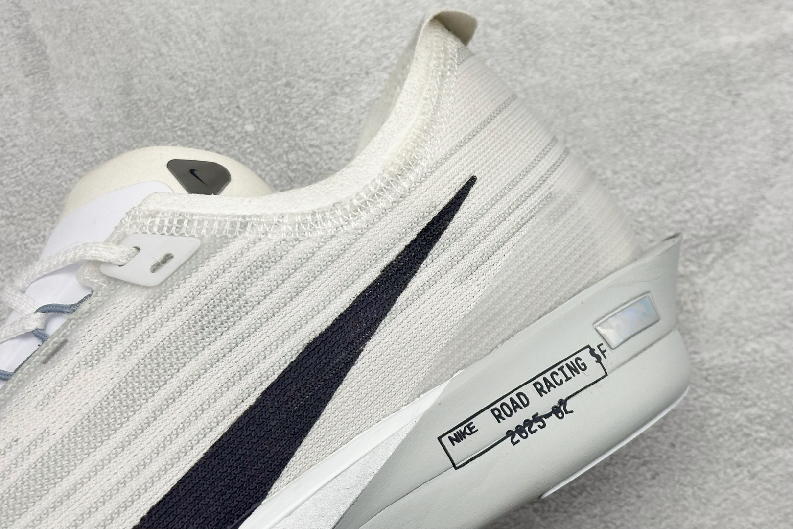 F版Nike Zoomx Streakfly 2 低帮跑步鞋 超薄针织鞋面 柔软缓震 耐克马拉松跑鞋 HF6416-100