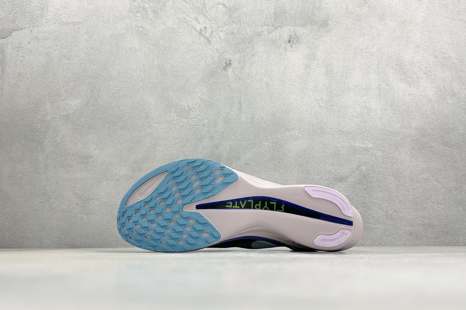 F版Nike Zoomx Streakfly 2 低帮跑步鞋 超薄针织鞋面 柔软缓震 耐克马拉松跑鞋 HF6416-401 F版Nike Zoomx Streakfly 2 低帮跑步鞋 超薄针织鞋面 柔软缓震 耐克马拉松跑鞋 HF6416-401