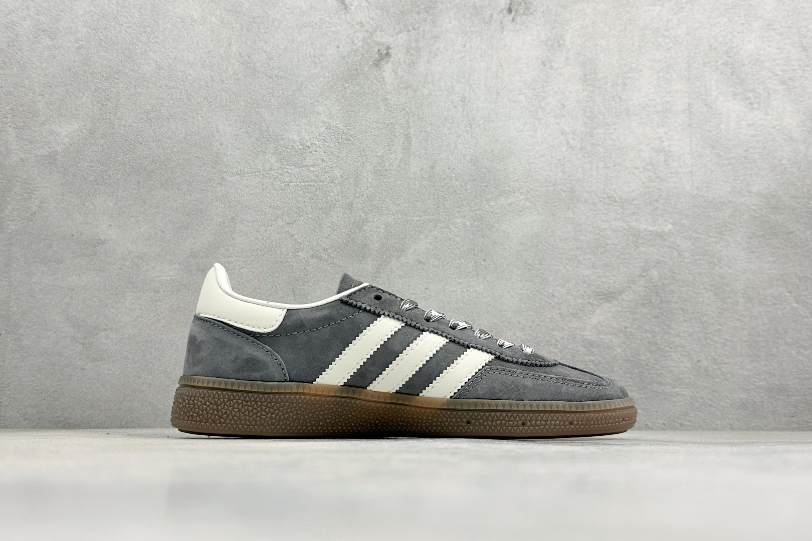 HZ版Adidas Handball Spezial 阿迪达斯经典复古休闲板鞋 KJ6303 HZ版Adidas Handball Spezial 阿迪达斯经典复古休闲板鞋 KJ6303