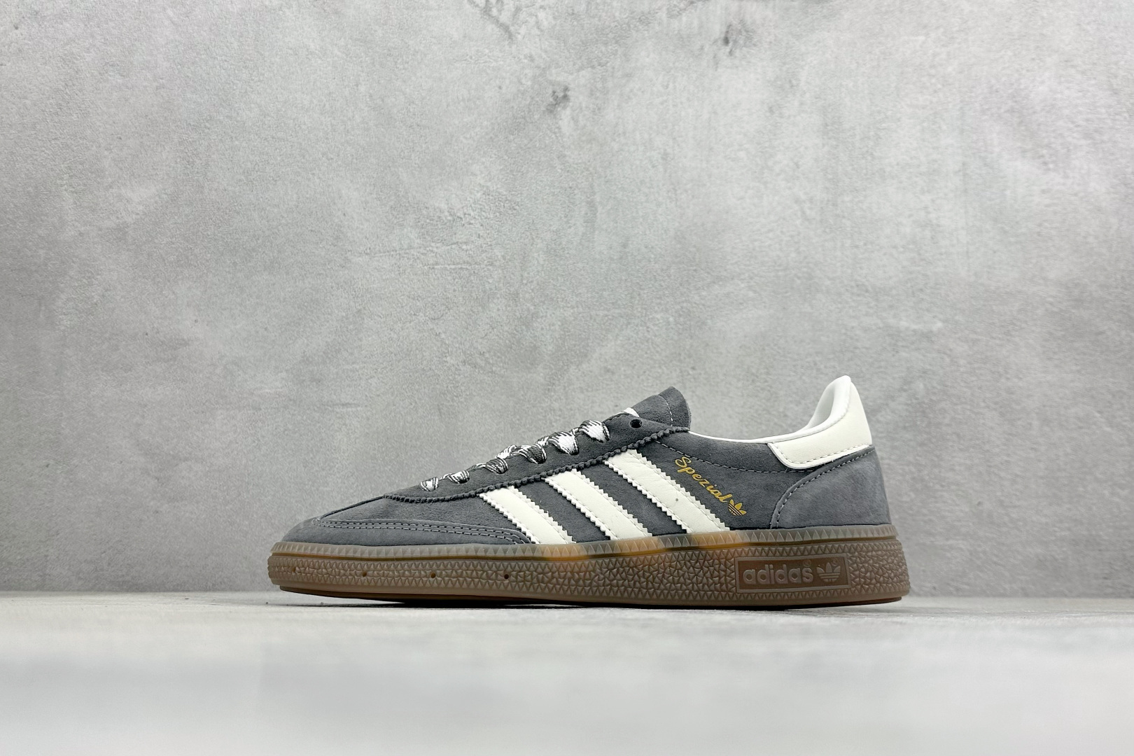 HZ版Adidas Handball Spezial 阿迪达斯经典复古休闲板鞋 KJ6303 HZ版Adidas Handball Spezial 阿迪达斯经典复古休闲板鞋 KJ6303