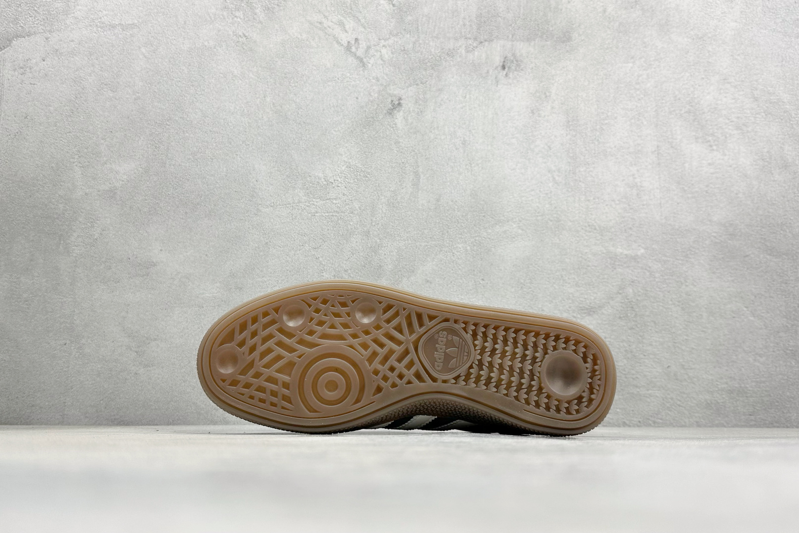 HZ版Adidas Handball Spezial 阿迪达斯经典复古休闲板鞋 KJ6303 HZ版Adidas Handball Spezial 阿迪达斯经典复古休闲板鞋 KJ6303