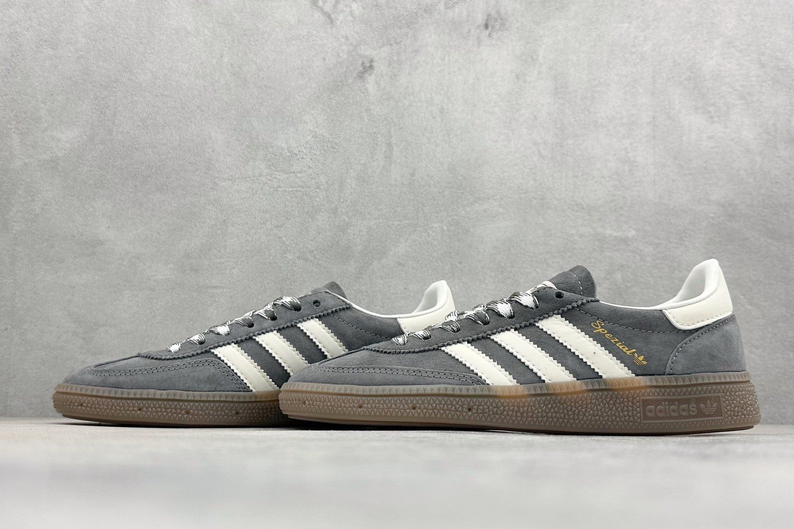 HZ版Adidas Handball Spezial 阿迪达斯经典复古休闲板鞋 KJ6303 HZ版Adidas Handball Spezial 阿迪达斯经典复古休闲板鞋 KJ6303