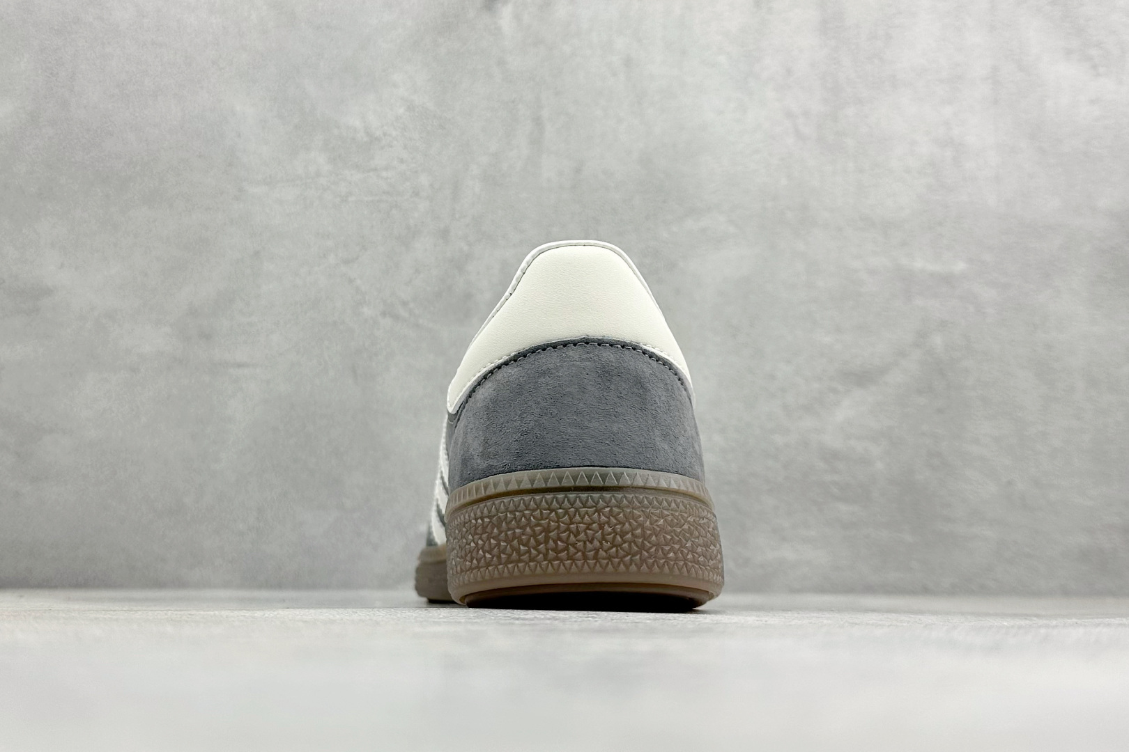 HZ版Adidas Handball Spezial 阿迪达斯经典复古休闲板鞋 KJ6303 HZ版Adidas Handball Spezial 阿迪达斯经典复古休闲板鞋 KJ6303