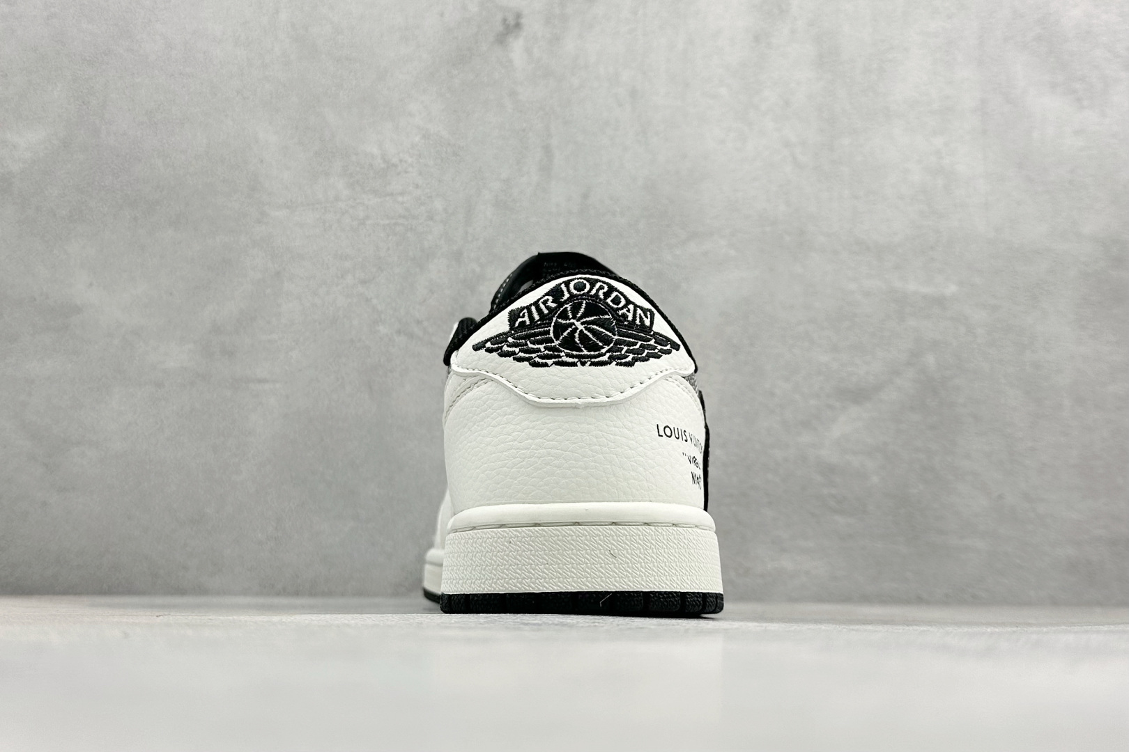 SC版Travis Scott x Jordan 1 Low LV联名-白灰格纹 倒勾低帮板鞋 DZ2688-013 SC版Travis Scott x Jordan 1 Low LV联名-白灰格纹 倒勾低帮板鞋 DZ2688-013