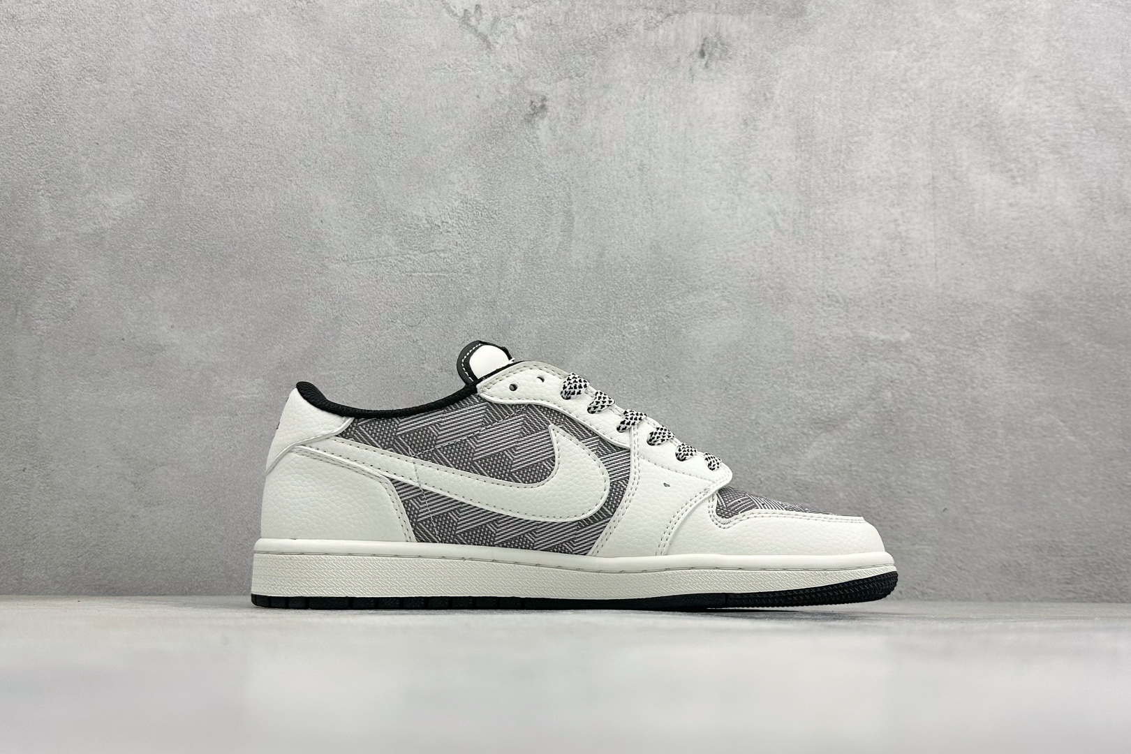 SC版Travis Scott x Jordan 1 Low LV联名-白灰格纹 倒勾低帮板鞋 DZ2688-013 SC版Travis Scott x Jordan 1 Low LV联名-白灰格纹 倒勾低帮板鞋 DZ2688-013