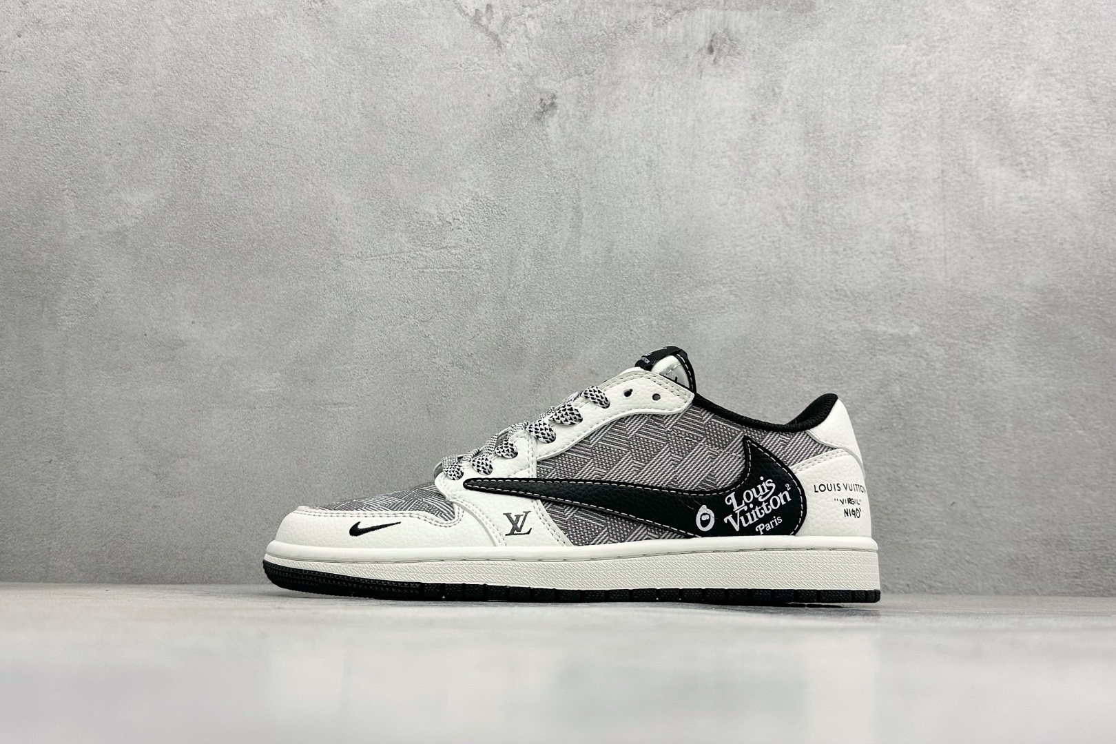 SC版Travis Scott x Jordan 1 Low LV联名-白灰格纹 倒勾低帮板鞋 DZ2688-013 SC版Travis Scott x Jordan 1 Low LV联名-白灰格纹 倒勾低帮板鞋 DZ2688-013
