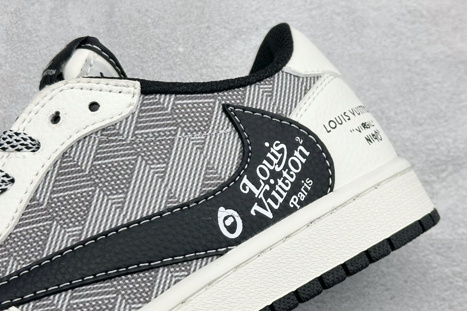 SC版Travis Scott x Jordan 1 Low LV联名-白灰格纹 倒勾低帮板鞋 DZ2688-013 SC版Travis Scott x Jordan 1 Low LV联名-白灰格纹 倒勾低帮板鞋 DZ2688-013