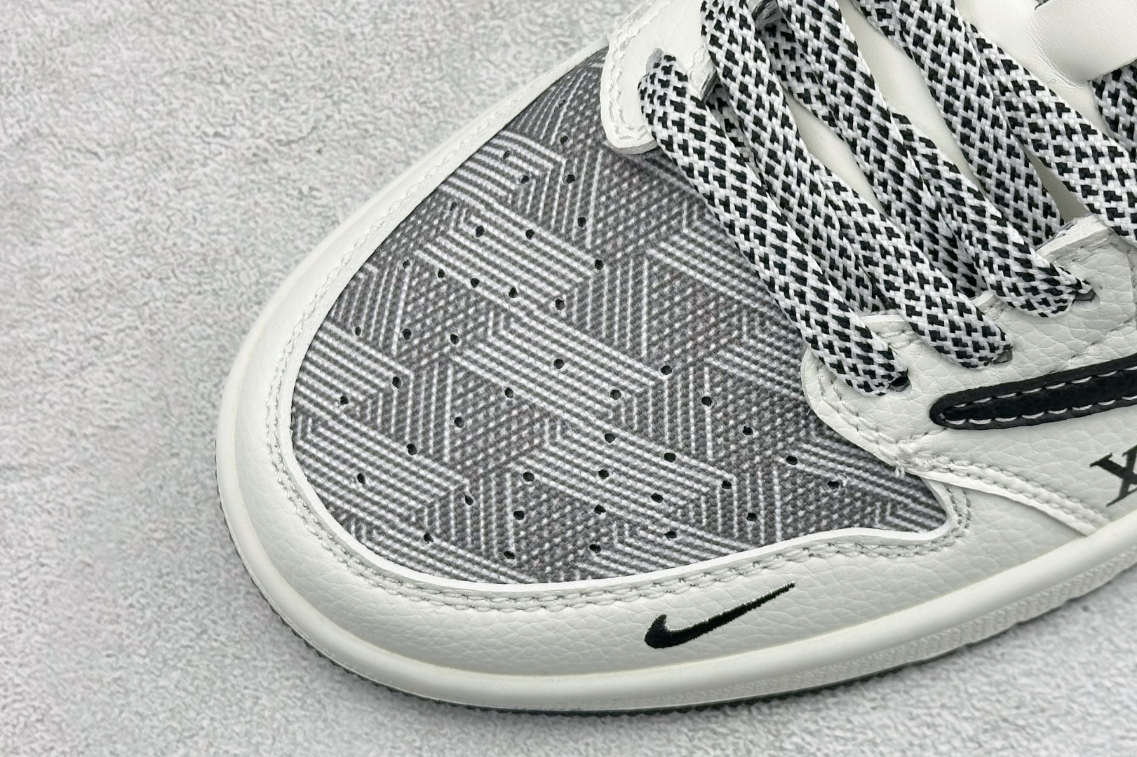 SC版Travis Scott x Jordan 1 Low LV联名-白灰格纹 倒勾低帮板鞋 DZ2688-013 SC版Travis Scott x Jordan 1 Low LV联名-白灰格纹 倒勾低帮板鞋 DZ2688-013