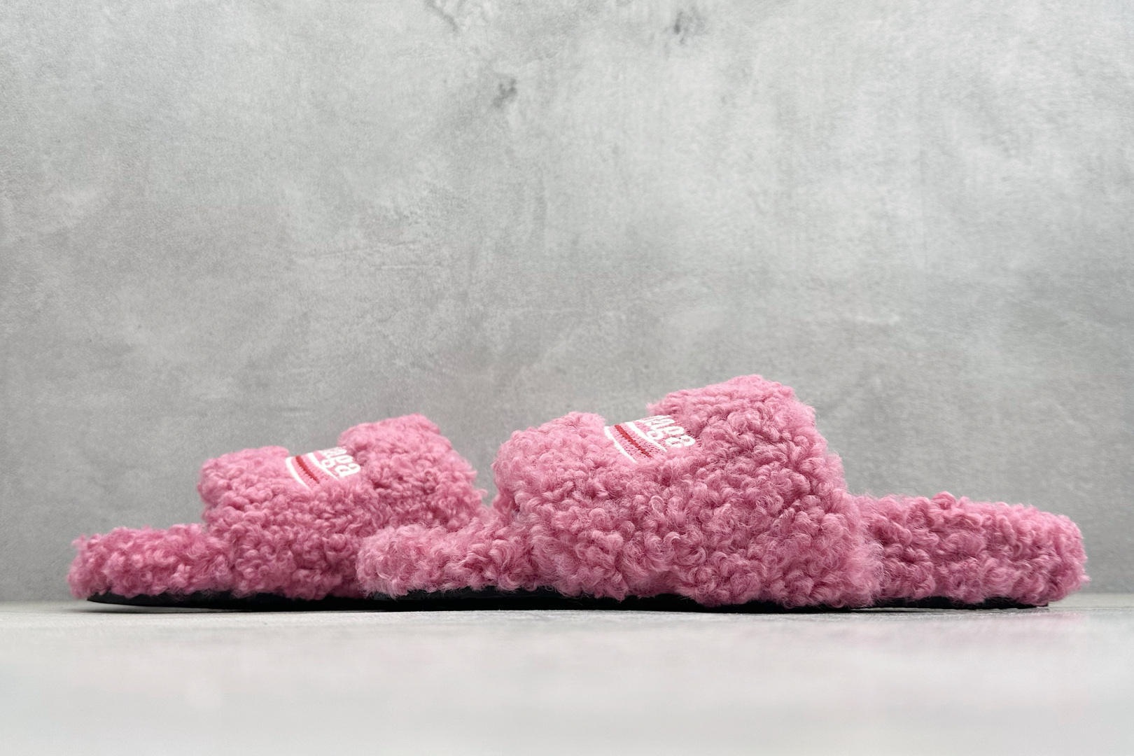 Balenciaga 巴黎世家 Furry 毛毛拖鞋 全鞋全真羊卷毛区别市场任何版本 Balenciaga 巴黎世家 Furry 毛毛拖鞋 全鞋全真羊卷毛区别市场任何版本