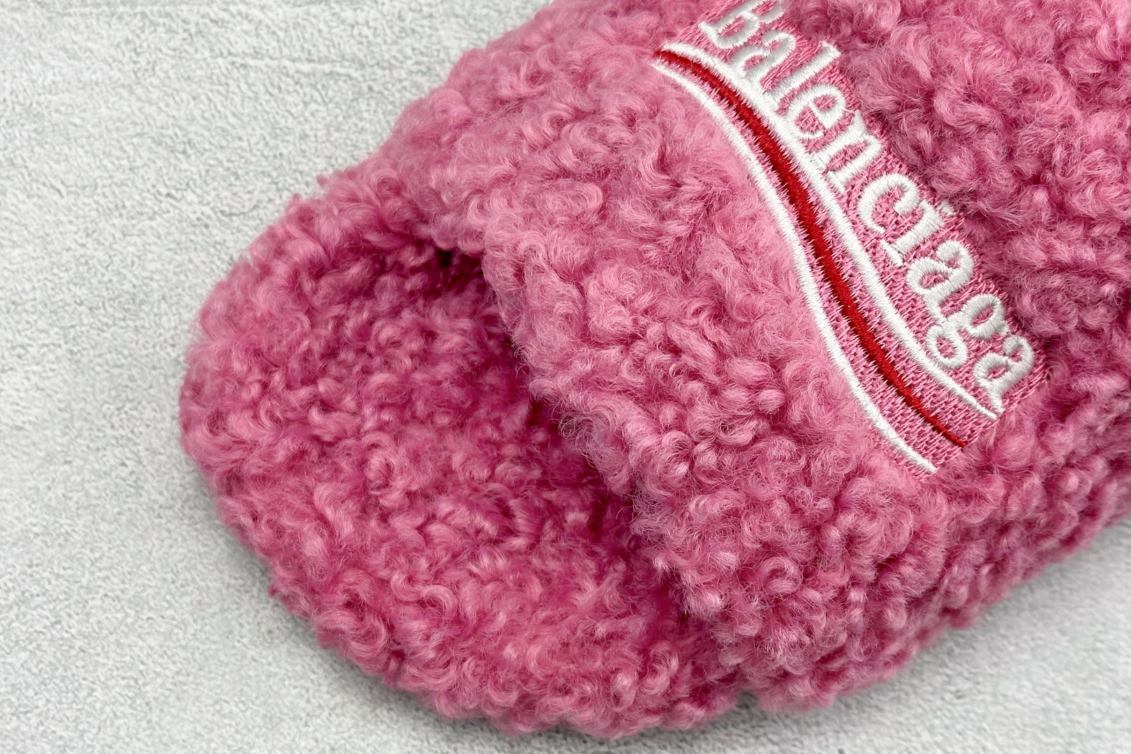 Balenciaga 巴黎世家 Furry 毛毛拖鞋 全鞋全真羊卷毛区别市场任何版本 Balenciaga 巴黎世家 Furry 毛毛拖鞋 全鞋全真羊卷毛区别市场任何版本