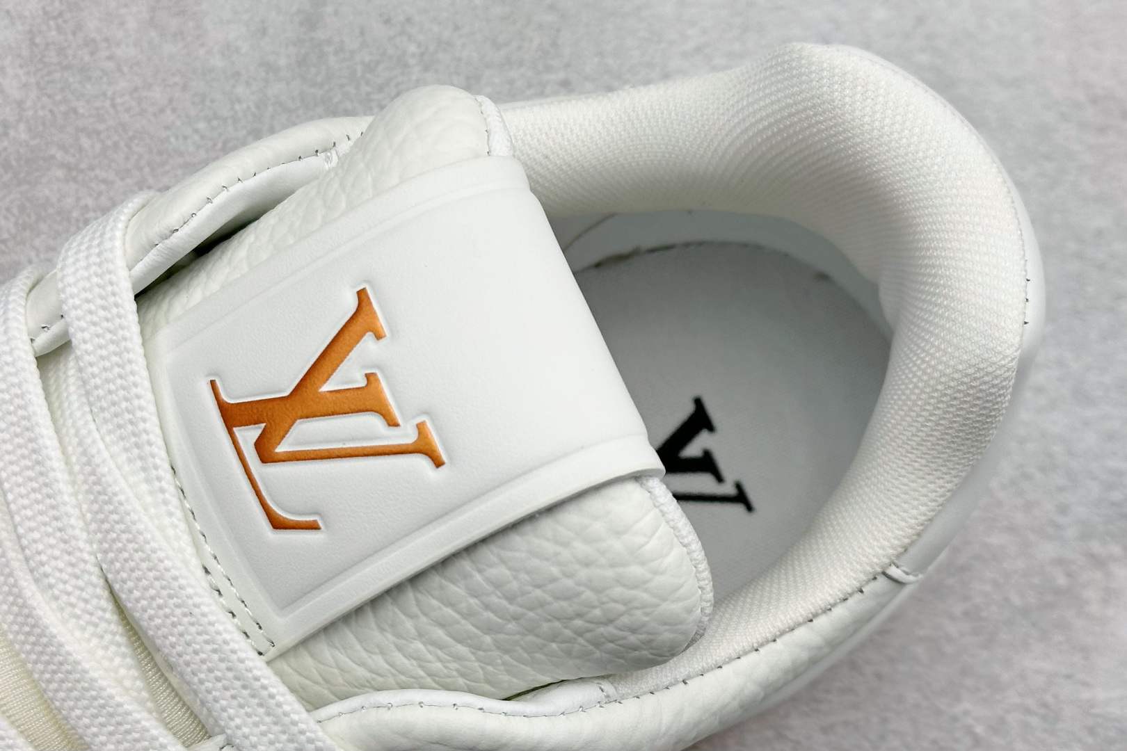 YS纯原LOUISVUITTONTrainer粒面牛皮革圆头系带低帮 白橙色 YS纯原LOUISVUITTONTrainer粒面牛皮革圆头系带低帮 白橙色
