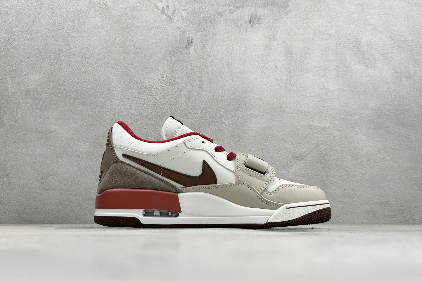 最强312 Air Jordan Legacy 312 Low 有着交错结合的设计 IQ9783-121 最强312 Air Jordan Legacy 312 Low 有着交错结合的设计 IQ9783-121