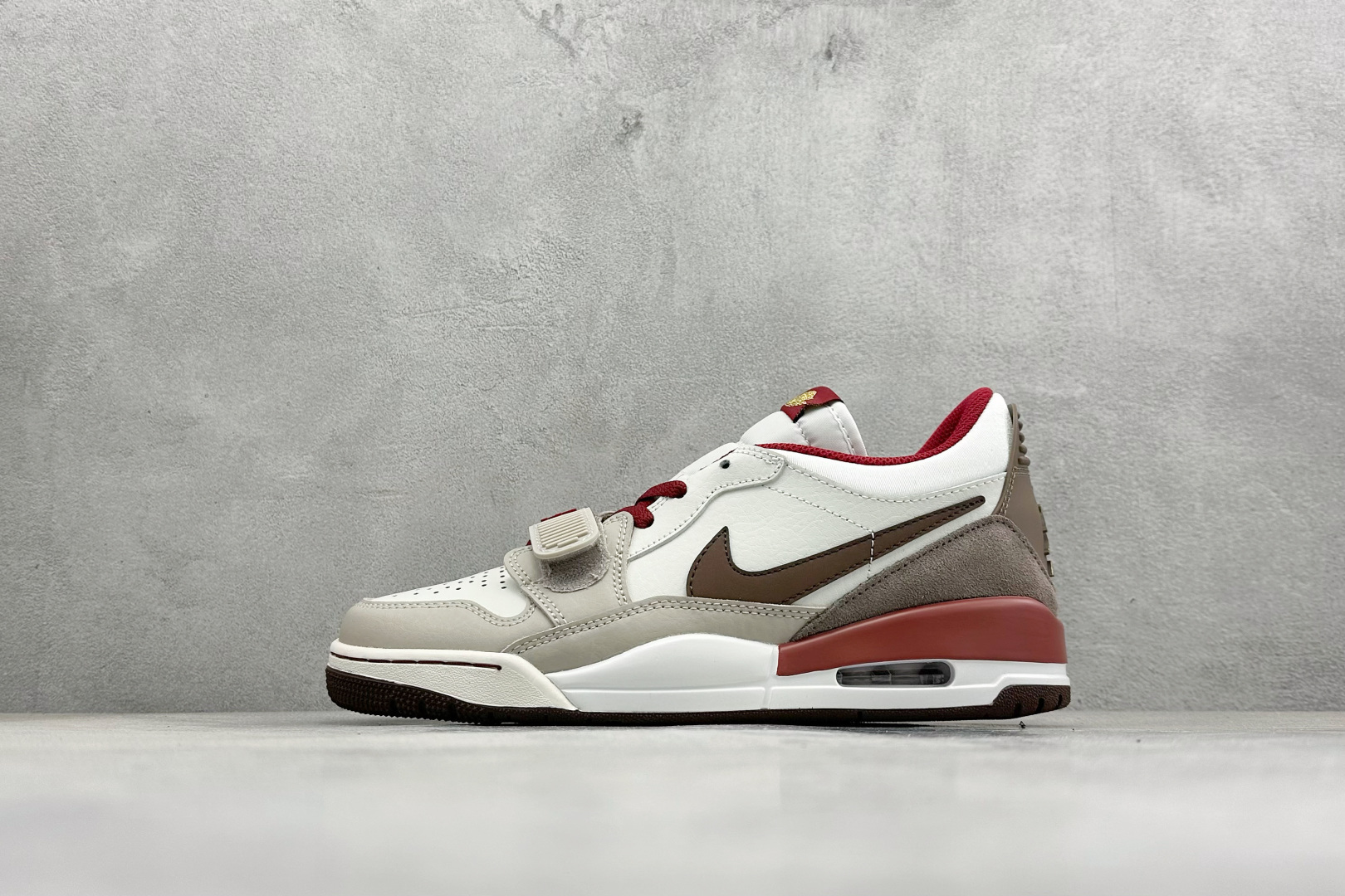 最强312 Air Jordan Legacy 312 Low 有着交错结合的设计 IQ9783-121 最强312 Air Jordan Legacy 312 Low 有着交错结合的设计 IQ9783-121