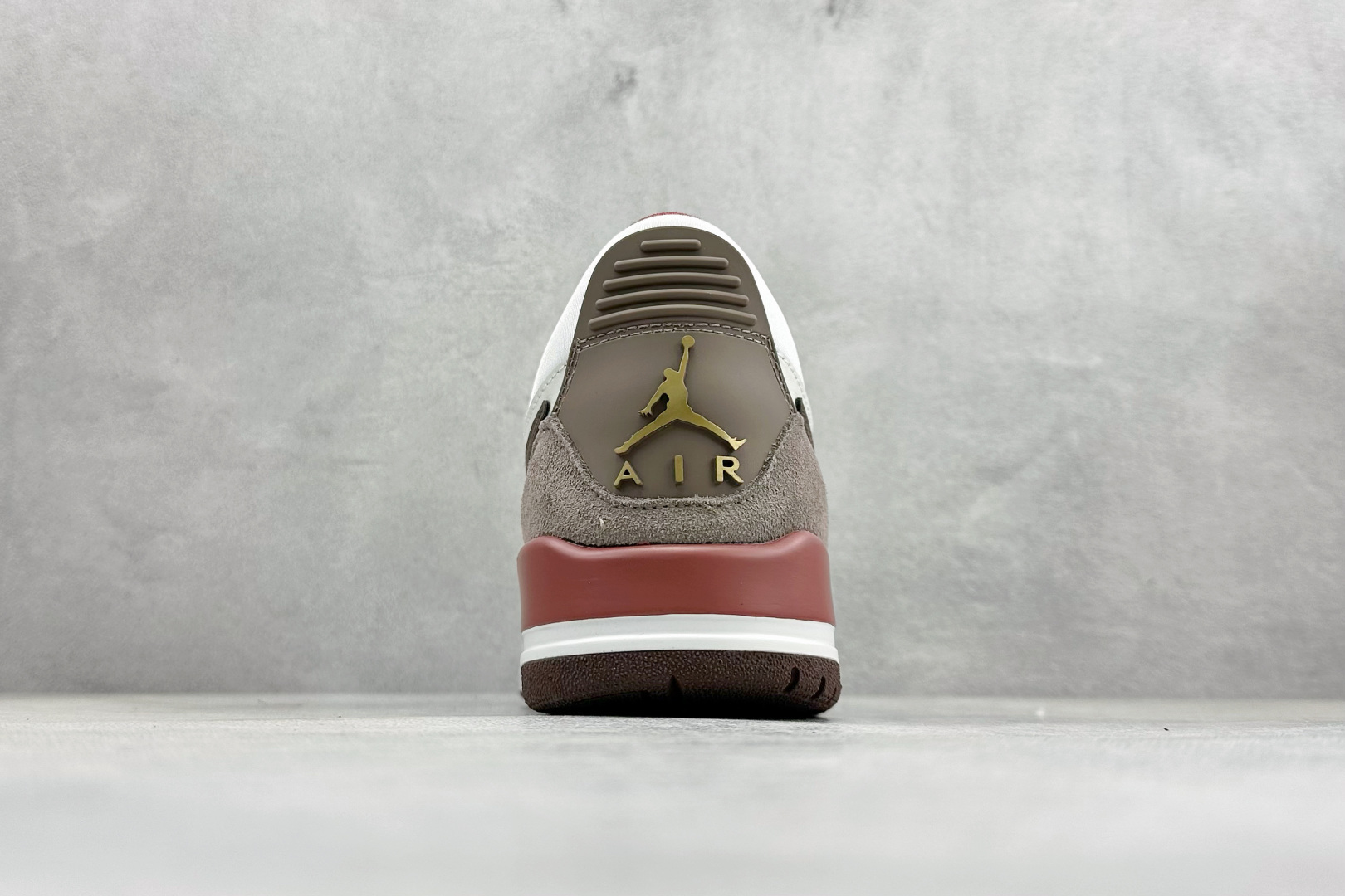 最强312 Air Jordan Legacy 312 Low 有着交错结合的设计 IQ9783-121 最强312 Air Jordan Legacy 312 Low 有着交错结合的设计 IQ9783-121