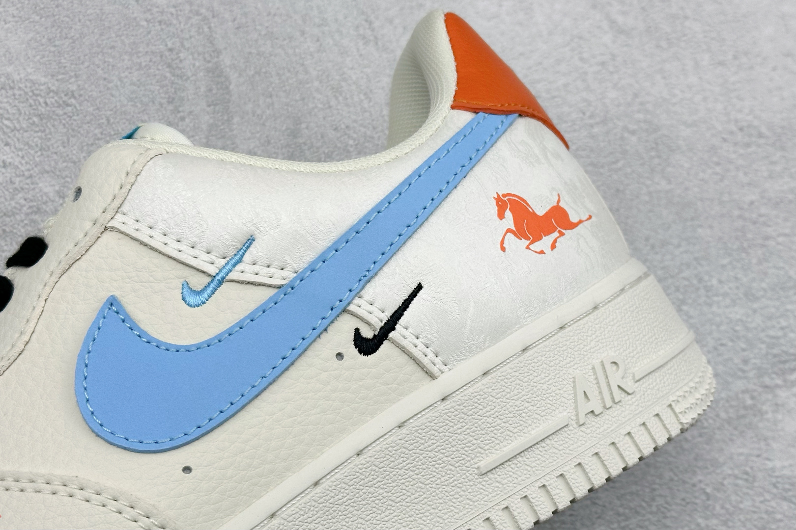 SC版Nike Air Force 1'07 Low 联名马年限定 彩色拼接丝绸 空军一号低帮休闲板鞋 FV3694-100 SC版Nike Air Force 1'07 Low 联名马年限定 彩色拼接丝绸 空军一号低帮休闲板鞋 FV3694-100