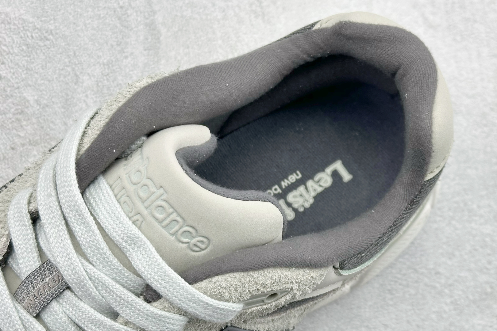 DS版New Balance 新百伦 990V3系列联名款复古休闲跑步鞋 M990LV3 DS版New Balance 新百伦 990V3系列联名款复古休闲跑步鞋 M990LV3