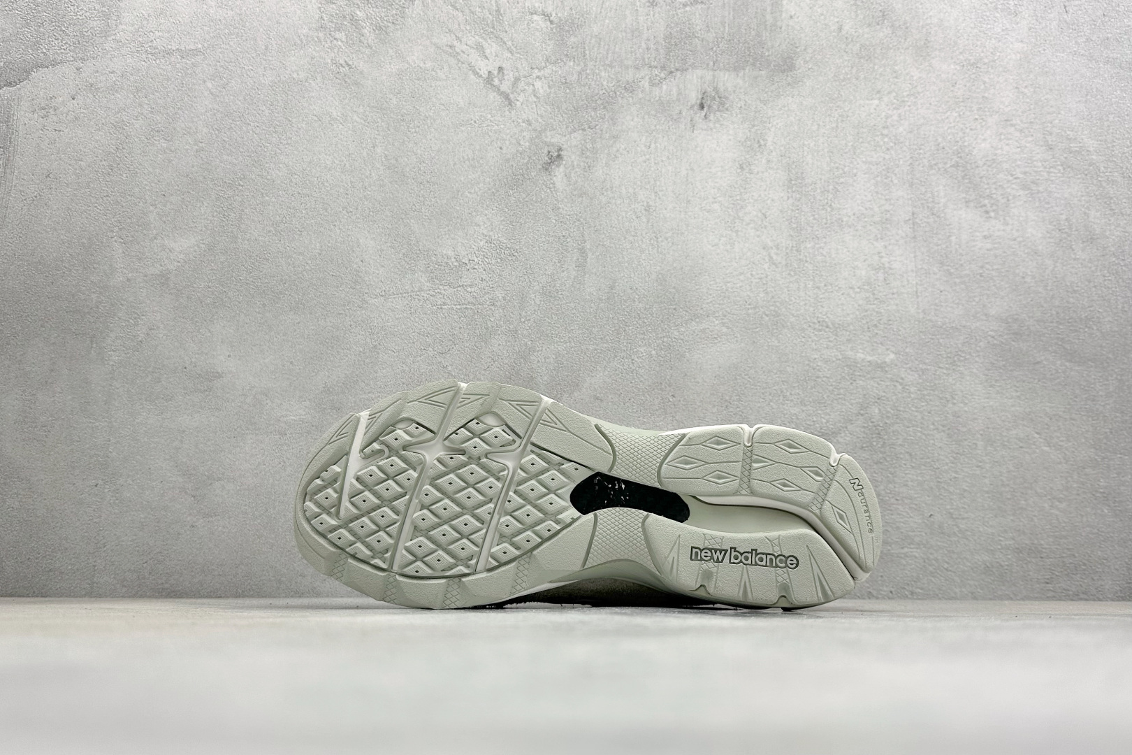 DS版New Balance 新百伦 990V3系列联名款复古休闲跑步鞋 M990LV3 DS版New Balance 新百伦 990V3系列联名款复古休闲跑步鞋 M990LV3