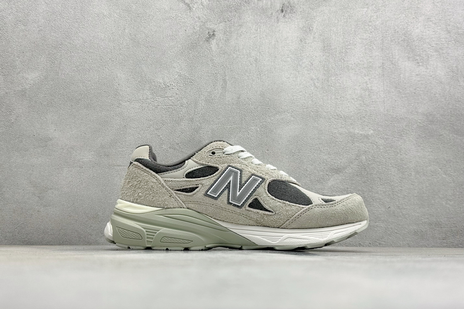 DS版New Balance 新百伦 990V3系列联名款复古休闲跑步鞋 M990LV3 DS版New Balance 新百伦 990V3系列联名款复古休闲跑步鞋 M990LV3