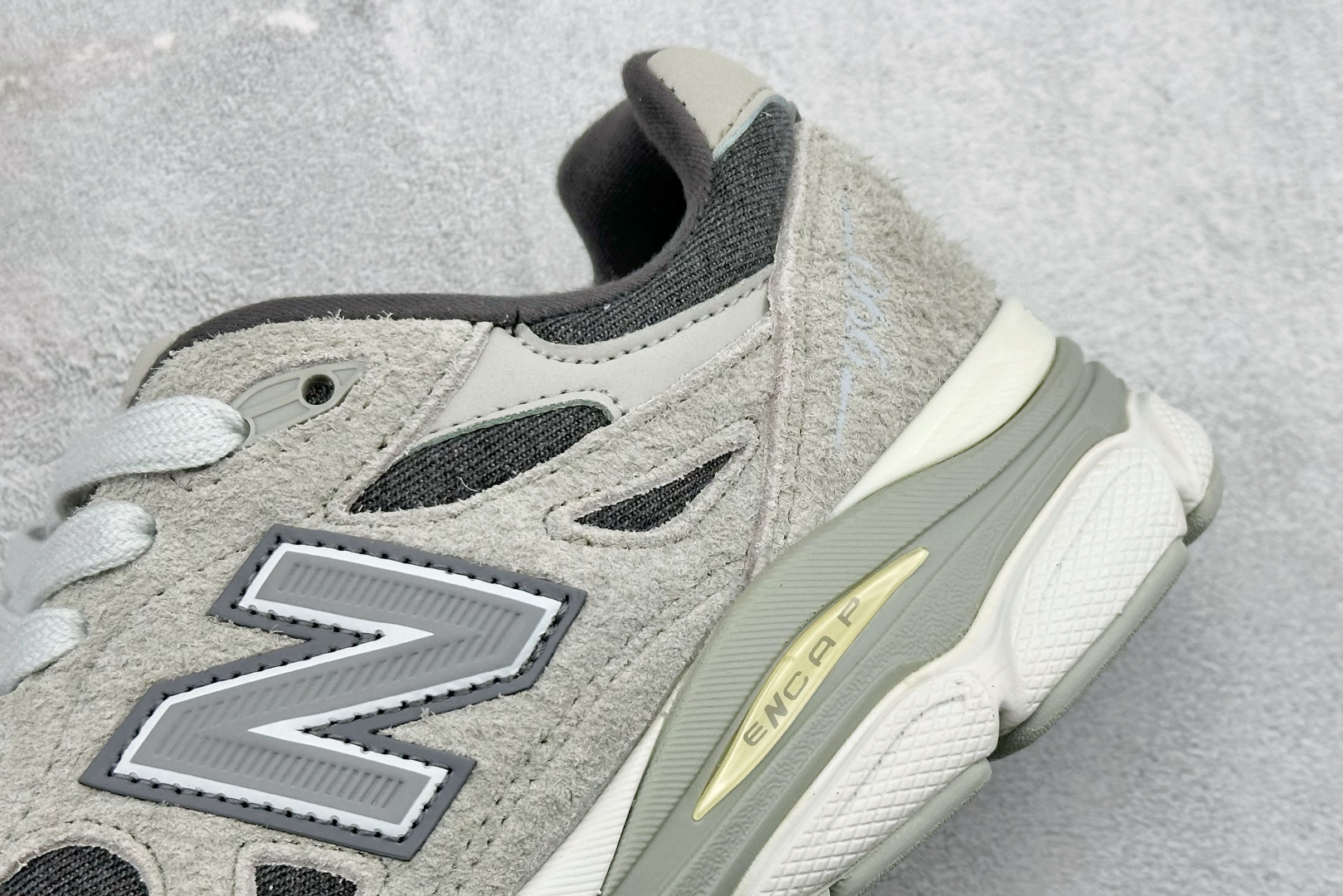 DS版New Balance 新百伦 990V3系列联名款复古休闲跑步鞋 M990LV3 DS版New Balance 新百伦 990V3系列联名款复古休闲跑步鞋 M990LV3