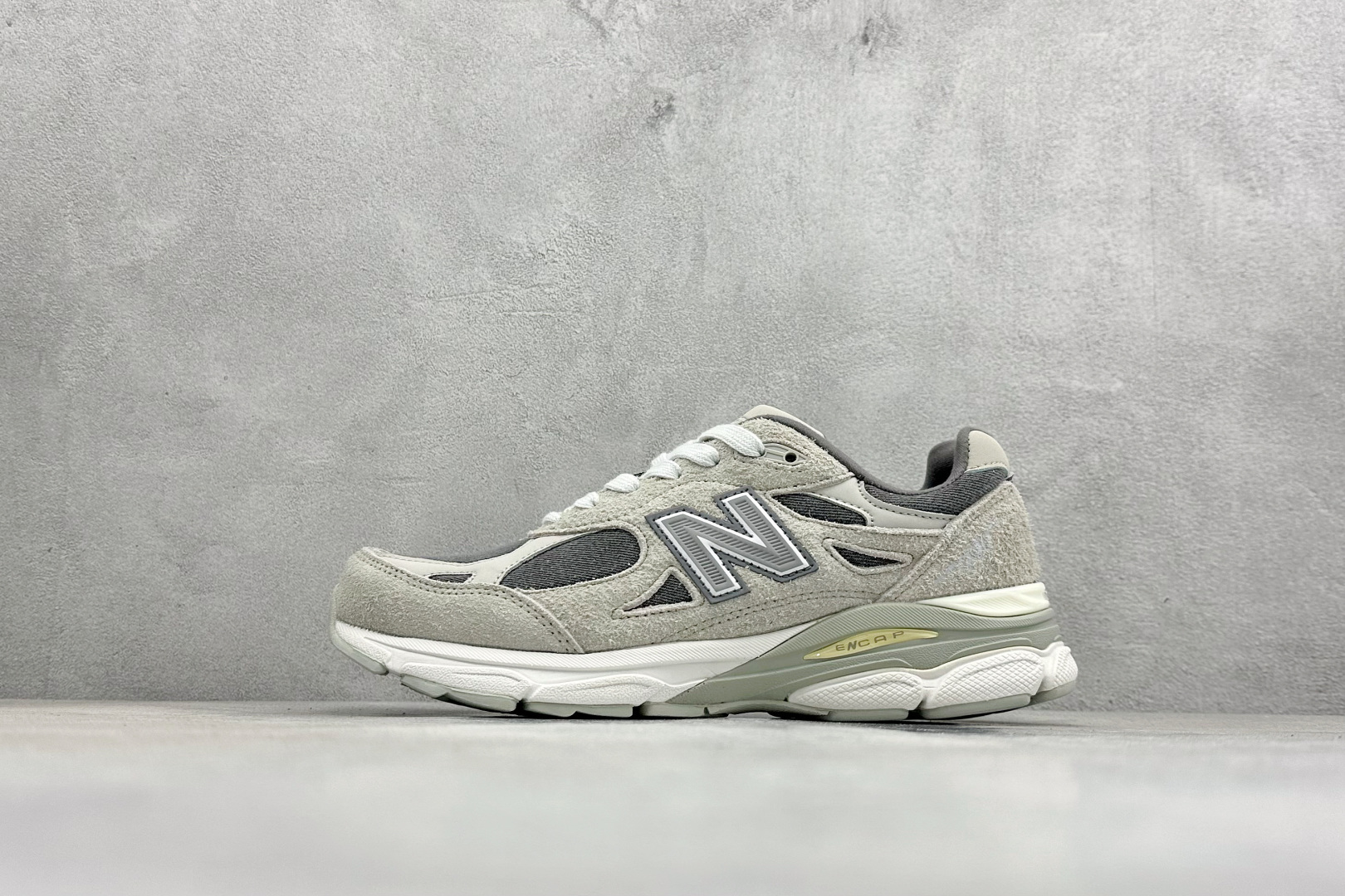 DS版New Balance 新百伦 990V3系列联名款复古休闲跑步鞋 M990LV3 DS版New Balance 新百伦 990V3系列联名款复古休闲跑步鞋 M990LV3