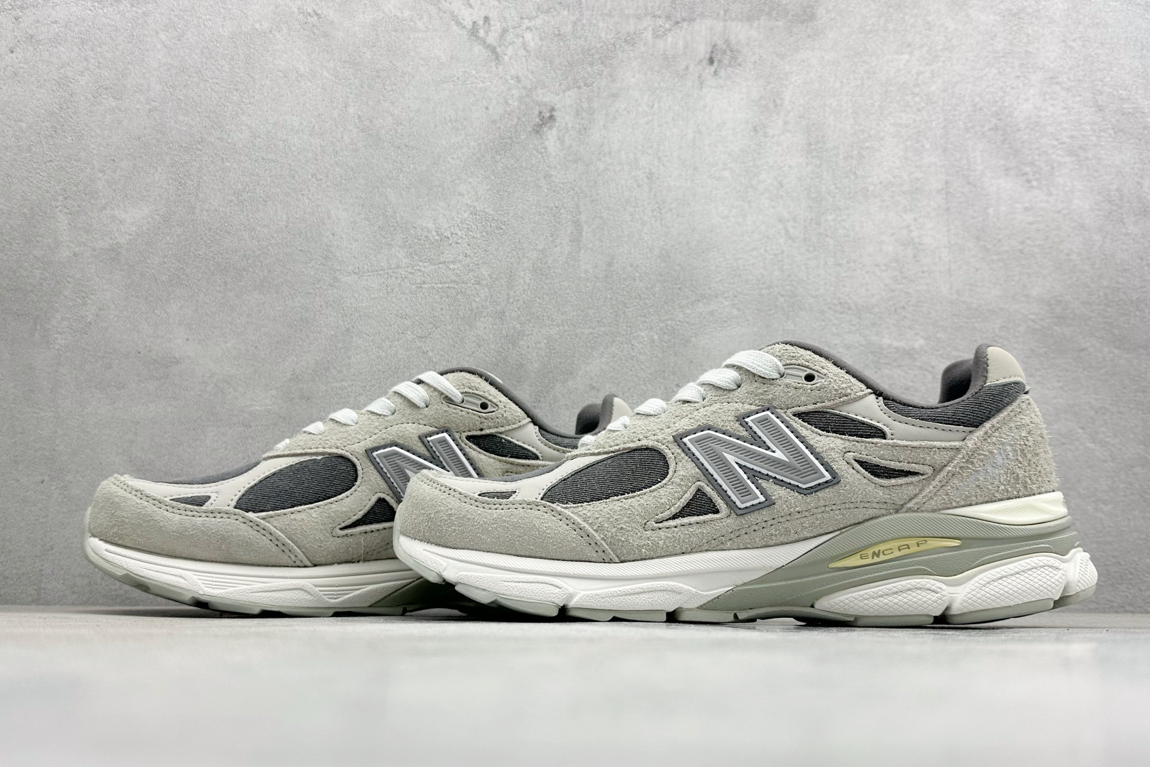 DS版New Balance 新百伦 990V3系列联名款复古休闲跑步鞋 M990LV3 DS版New Balance 新百伦 990V3系列联名款复古休闲跑步鞋 M990LV3