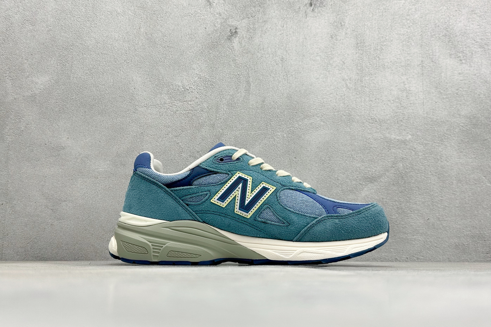 DS版New Balance 新百伦 990V3系列联名款复古休闲跑步鞋 M990LI3 DS版New Balance 新百伦 990V3系列联名款复古休闲跑步鞋 M990LI3
