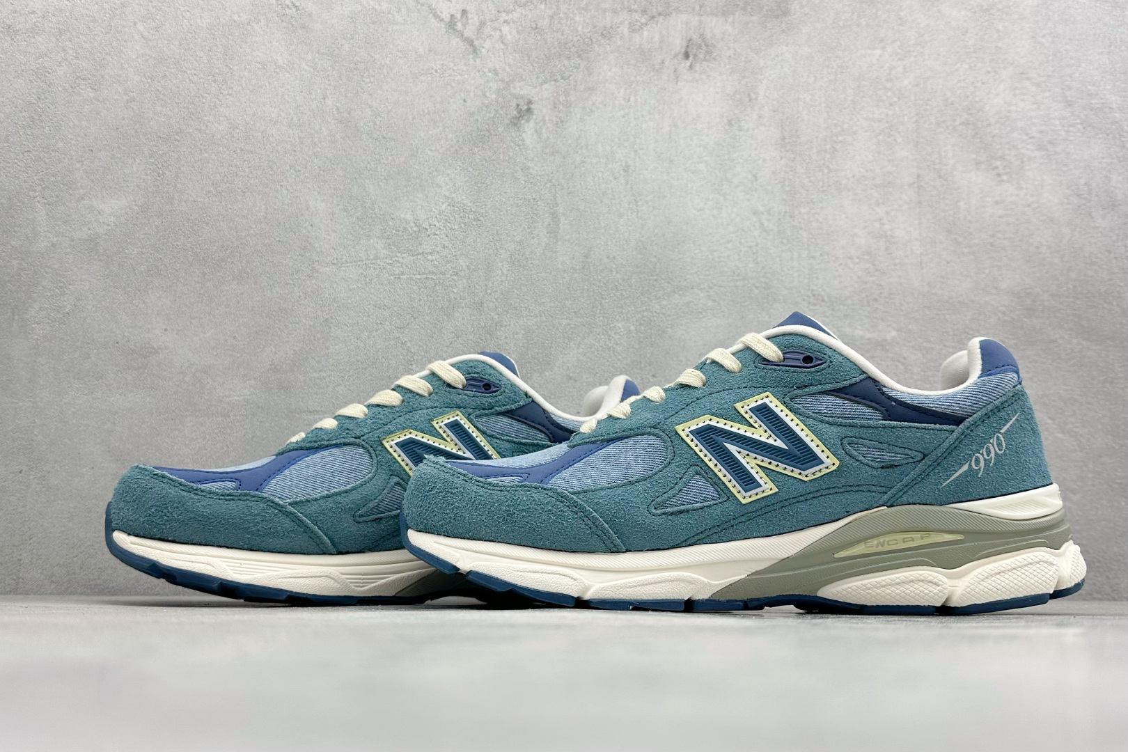 DS版New Balance 新百伦 990V3系列联名款复古休闲跑步鞋 M990LI3 DS版New Balance 新百伦 990V3系列联名款复古休闲跑步鞋 M990LI3