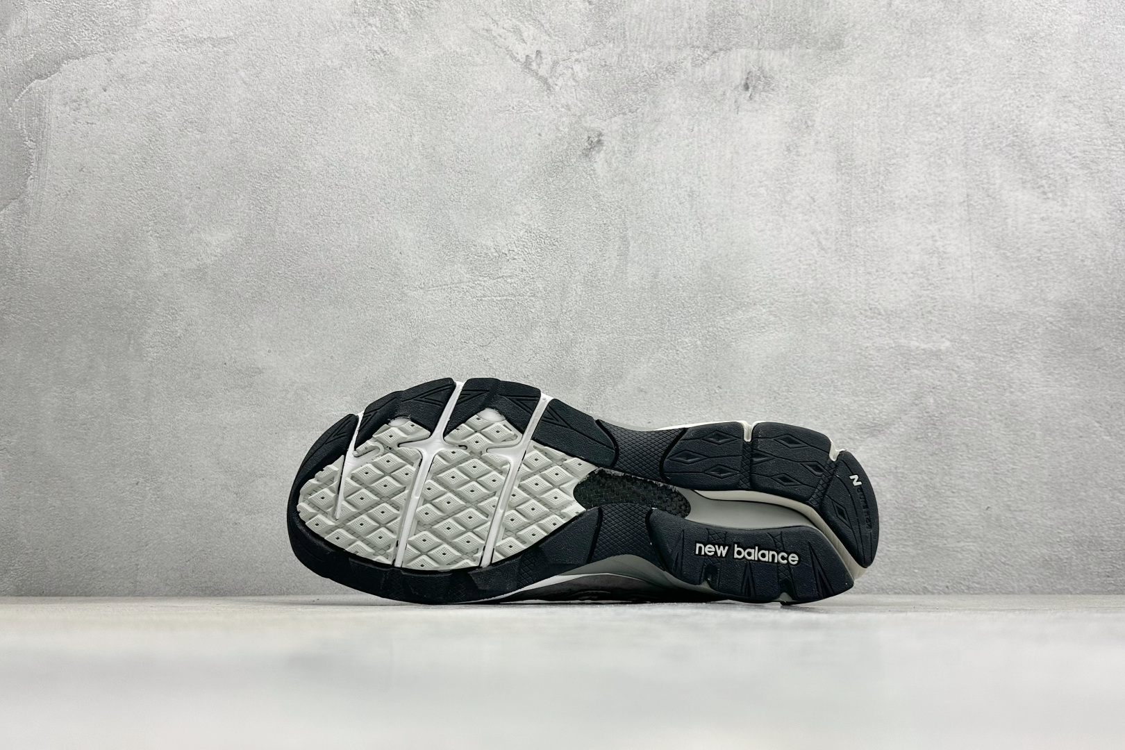DS版New Balance 新百伦 990V3系列联名款复古休闲跑步鞋 M990VS3 DS版New Balance 新百伦 990V3系列联名款复古休闲跑步鞋 M990VS3