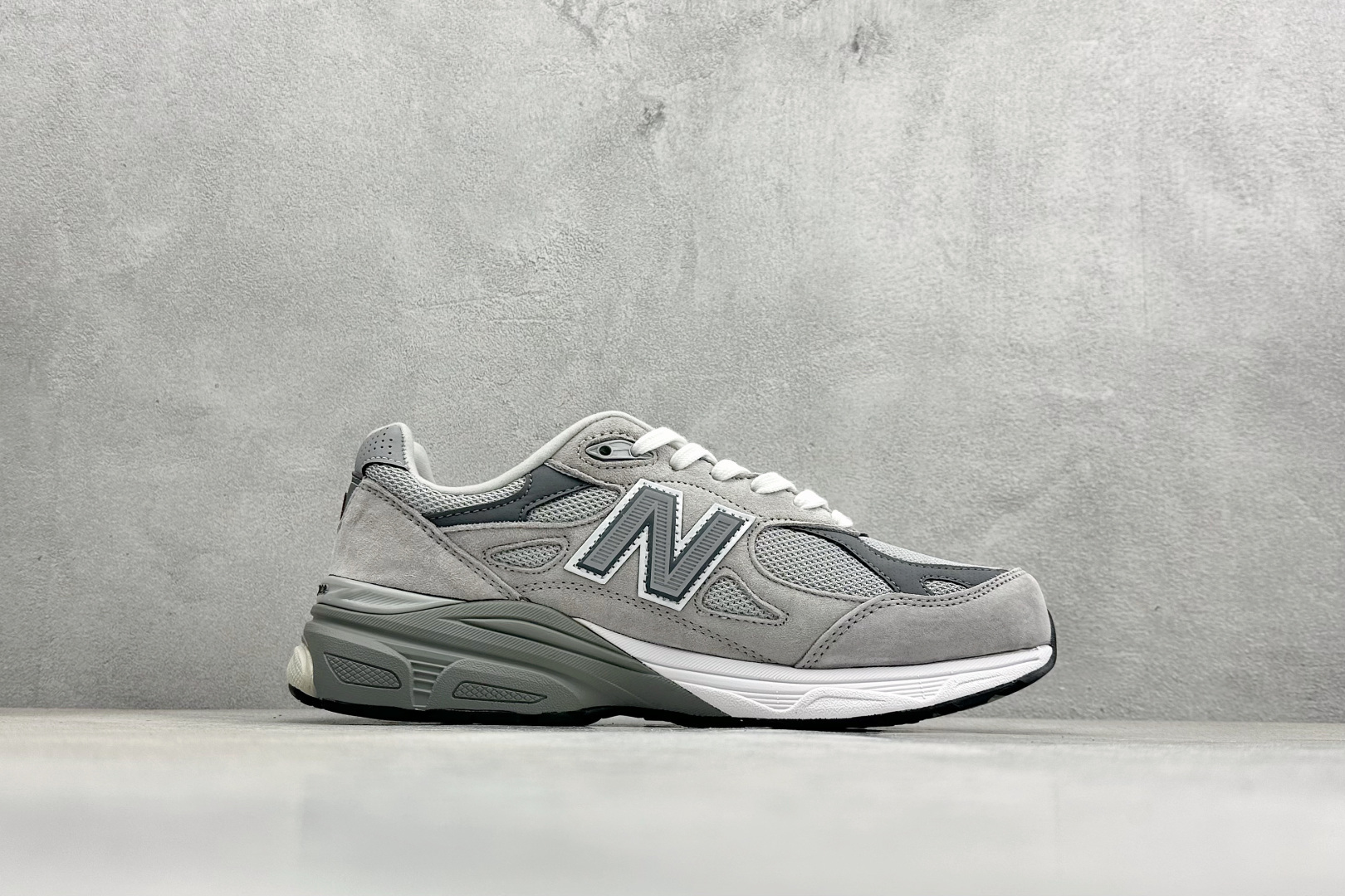 DS版New Balance 新百伦 990V3系列联名款复古休闲跑步鞋 M990VS3 DS版New Balance 新百伦 990V3系列联名款复古休闲跑步鞋 M990VS3