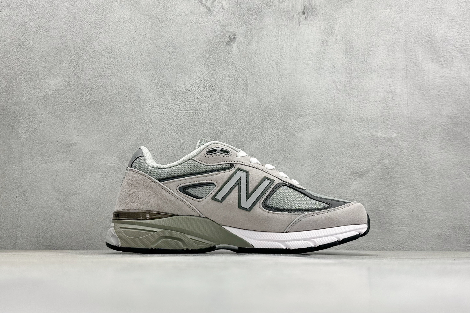 DS版New Balance 新百伦 990V3系列联名款复古休闲跑步鞋 M990GL4 DS版New Balance 新百伦 990V3系列联名款复古休闲跑步鞋 M990GL4