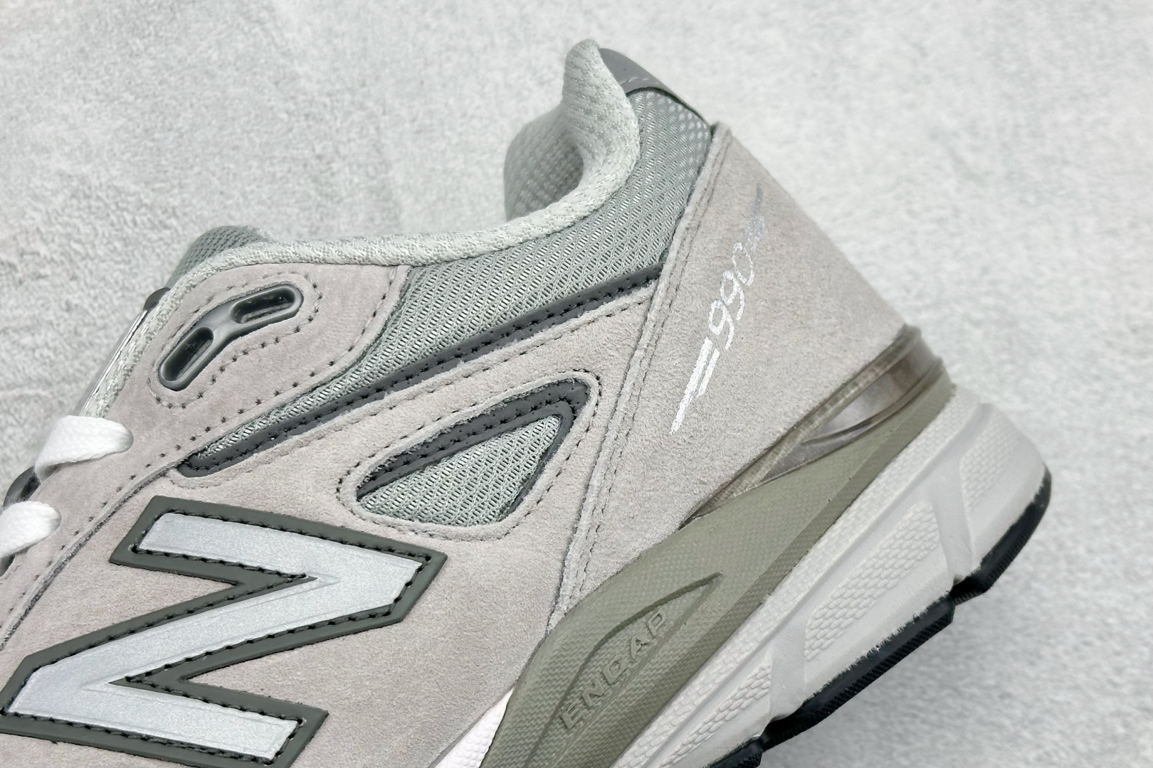 DS版New Balance 新百伦 990V3系列联名款复古休闲跑步鞋 M990GL4 DS版New Balance 新百伦 990V3系列联名款复古休闲跑步鞋 M990GL4