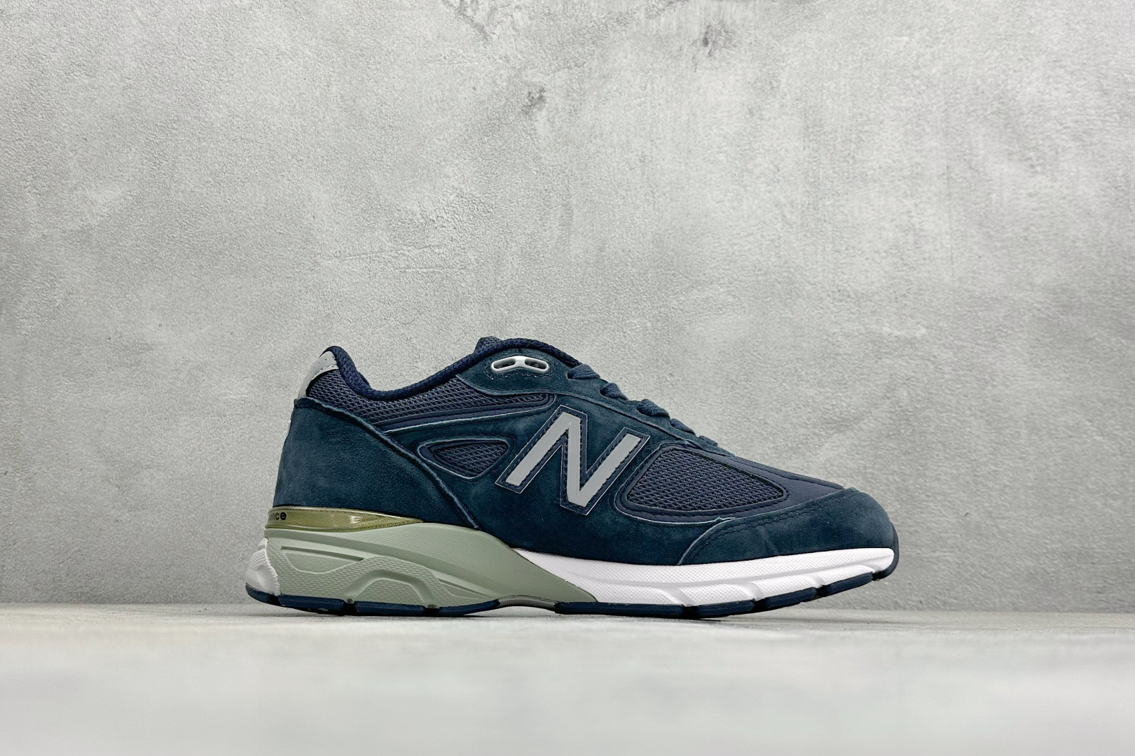 DS版New Balance 新百伦 990V3系列联名款复古休闲跑步鞋 M990NV4 DS版New Balance 新百伦 990V3系列联名款复古休闲跑步鞋 M990NV4