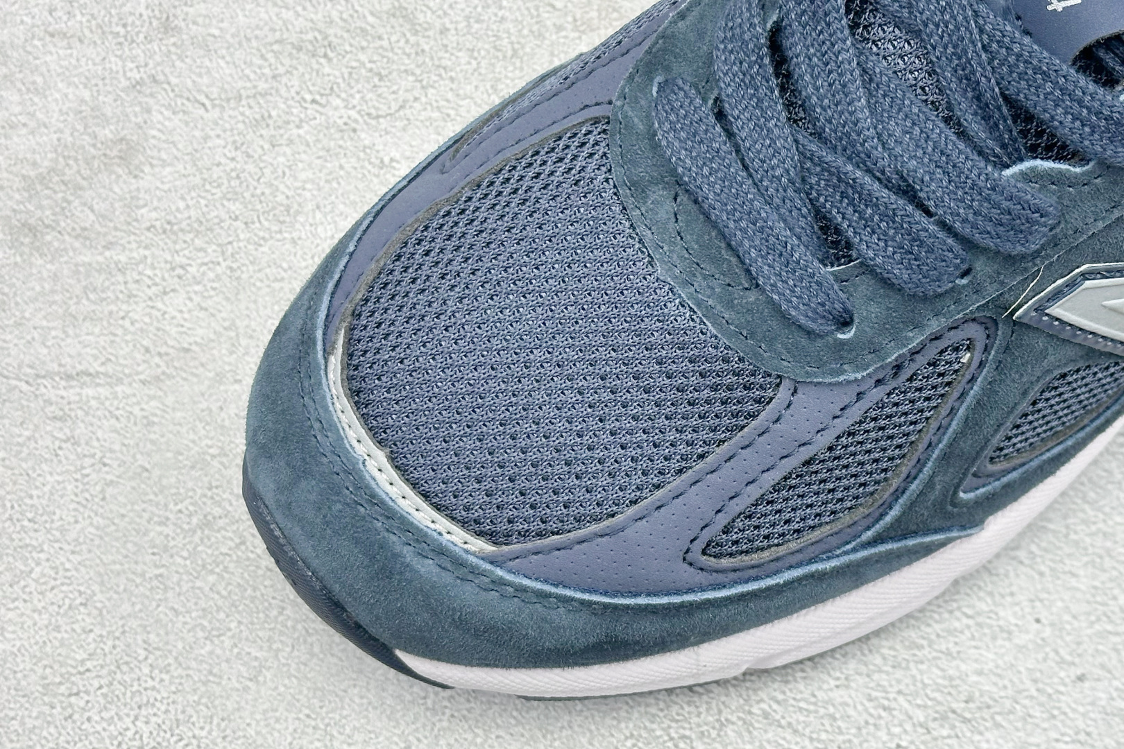 DS版New Balance 新百伦 990V3系列联名款复古休闲跑步鞋 M990NV4 DS版New Balance 新百伦 990V3系列联名款复古休闲跑步鞋 M990NV4