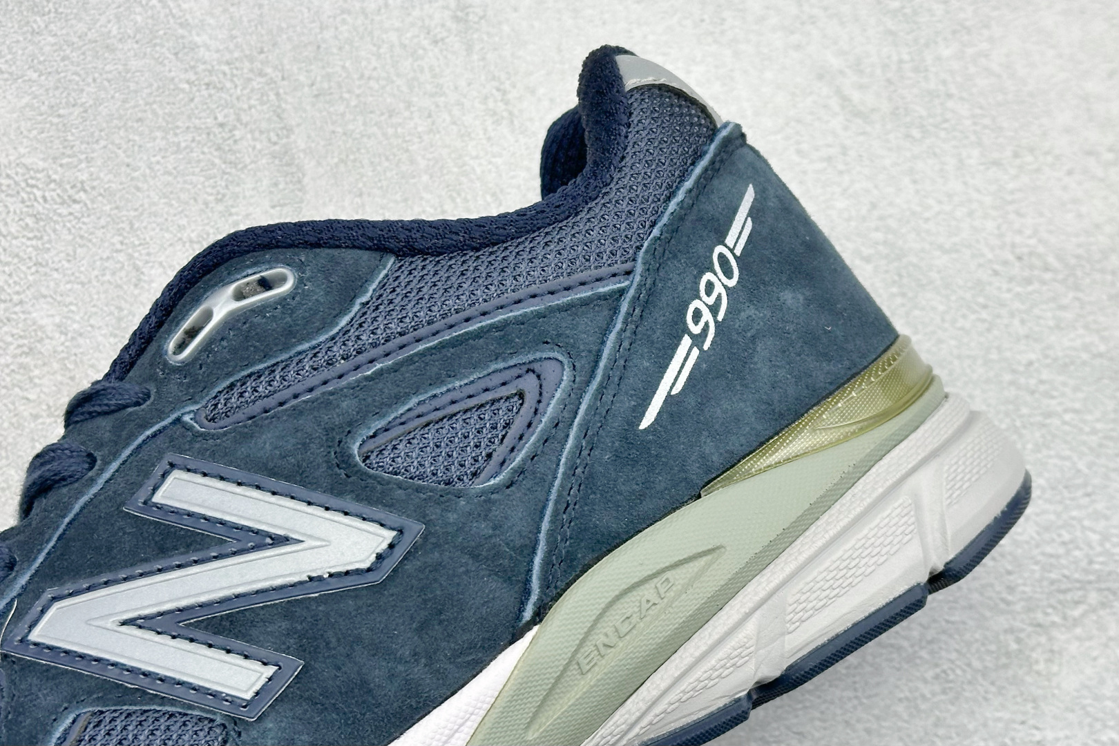 DS版New Balance 新百伦 990V3系列联名款复古休闲跑步鞋 M990NV4 DS版New Balance 新百伦 990V3系列联名款复古休闲跑步鞋 M990NV4